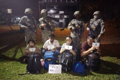 Empat PATI warga Myanmar yang ditahan berusia 25 hingga 73 tahun.