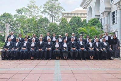 Kerajaan akan meneliti semula secara menyeluruh kerangka kerja Akta SPK selaras dengan semangat pembaharuan institusi. Foto FB Anwar Ibrahim