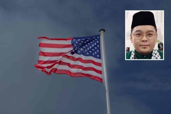Presiden AS menandatangani perintah eksekutif pada 2 April yang memperkenalkan tarif 'timbal balik' ke atas import dari negara lain, menggelarnya sebagai 'pembebasan'. Gambar kecil: Ahmad Fahmi