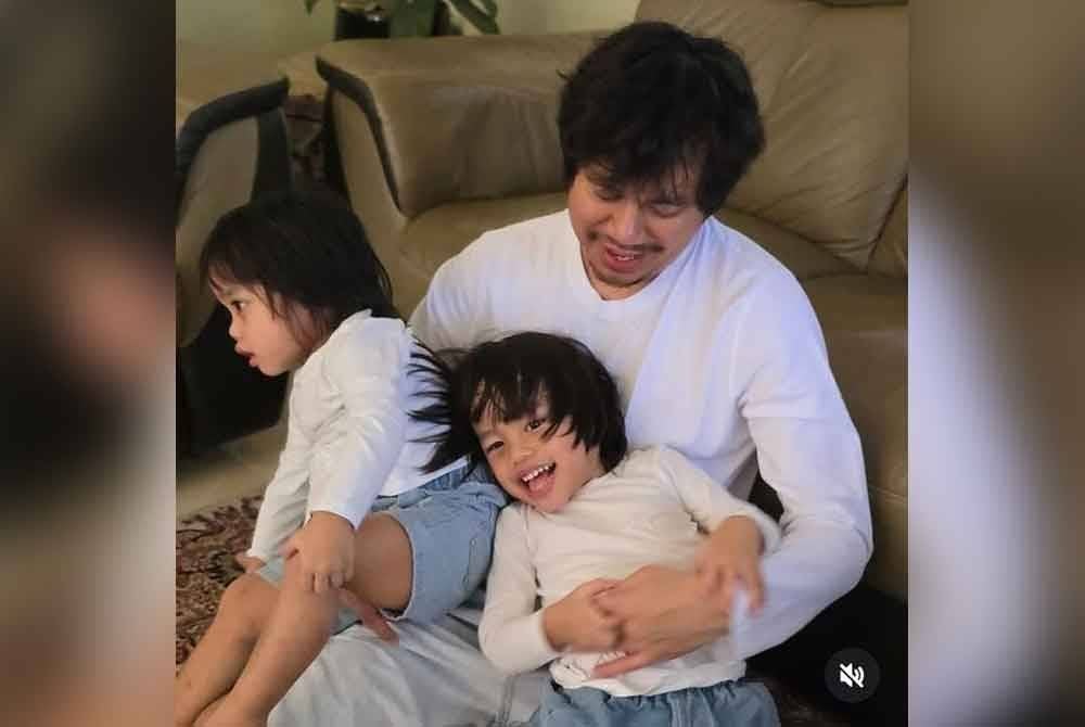 Jep Sepahtu bersama dua anak lelakinya, Muhammad Khidir dan Abu Bakr.