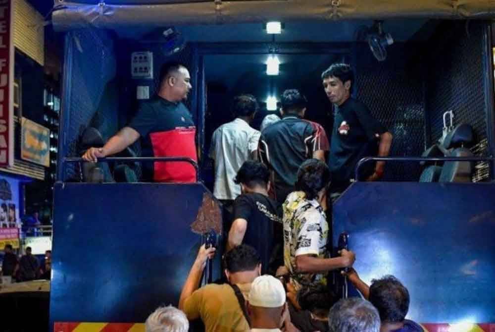 32 pendatang tanpa izin yang ditahan atas kesalahan tiada dokumen perjalanan sah dan tinggal melebihi tempoh dibenarkan.