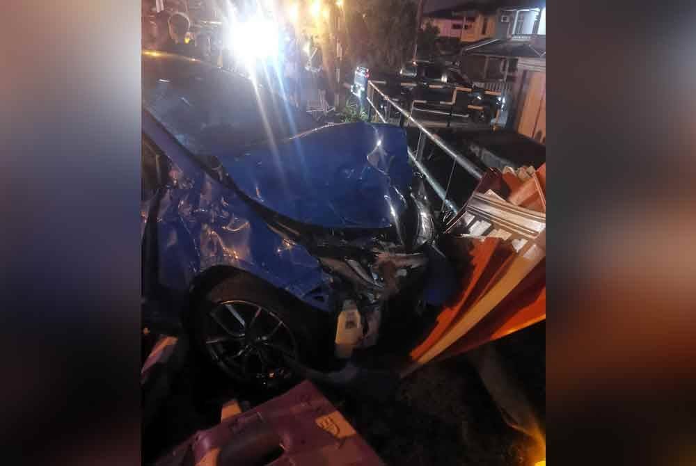 Keadaan kenderaan yang terlibat kemalangan di Jalan Tun Jugah.