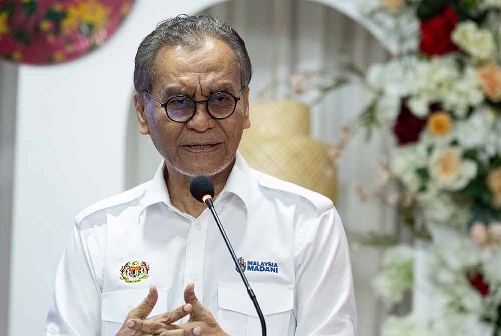 Dr Dzulkefly berucap ketika menghadiri Majlis Penerapan Nilai-Nilai dan Ramah Mesra YB Menteri Kesihatan bersama Warga Kerja Kesihatan Daerah Batang Padang di Hospital Tapah pada Khamis. Foto Bernama