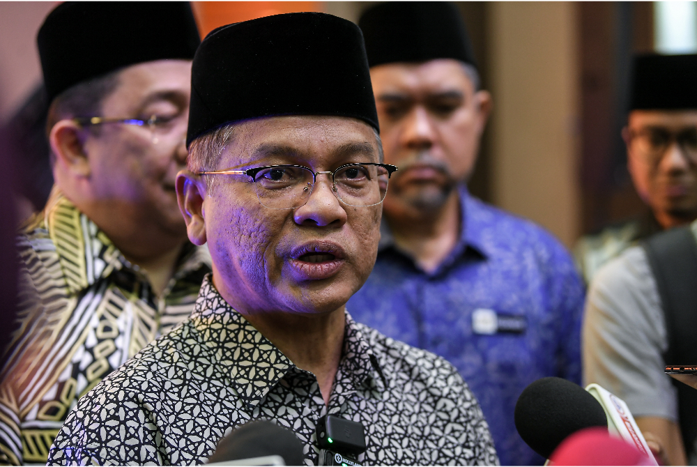 Menteri di Jabatan Perdana Menteri (Hal Ehwal Agama) Datuk Dr Mohd Na'im Mokhtar ketika sidang media selepas program prapelancaran Majlis Tilawah dan Hafazan Al-Quran Peringkat Kebangsaan (MTHQK) 2025 pada Khamis. Foto Bernama.