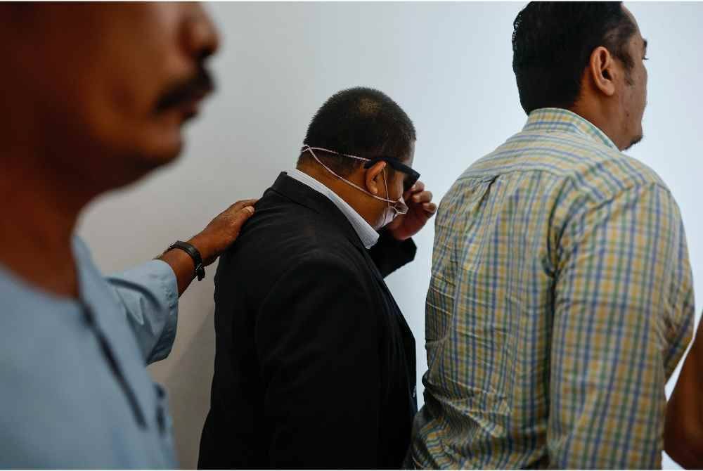 Bekas Ketua Penolong Pengarah Bahagian Pentadbiran Undang-Undang Syariah di Jabatan Hal Ehwal Agama Islam Perlis (JAIPs), Muhammad Hafeez Abu Seman, 46, mengaku tidak bersalah di Mahkamah Sesyen hari ini atas tujuh pertuduhan pengubahan wang haram lebih RM300,000 pada 2022, 2023 dan 2024. Foto Bernama