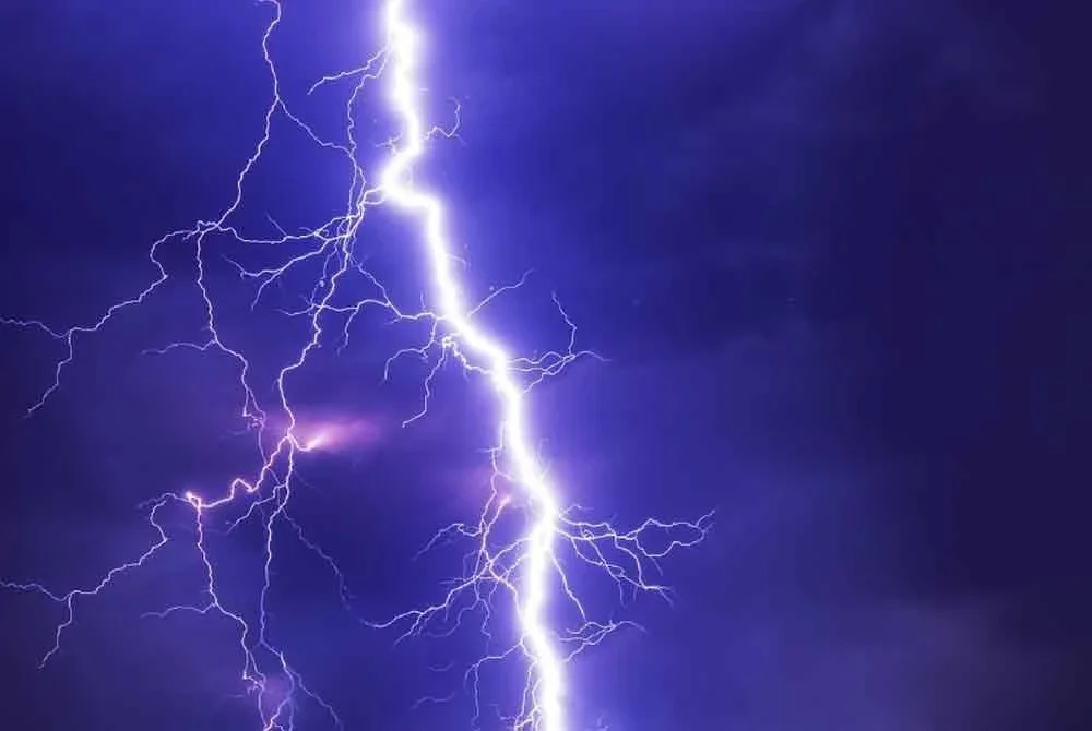 Sekurang-kurangnya 22 orang maut disambar petir di negeri Bihar, timur India, dalam tempoh 24 jam lepas.