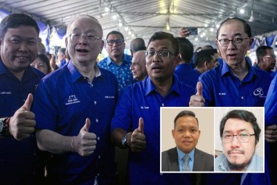 Calon BN, Dr Mohamad Yusri (tiga, kiri) pada majlis pengumuman calon di Tapah, Isnin lalu.