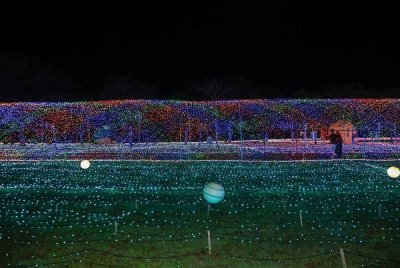 Pesta Cahaya Luna Lights Wonderland berlangsung selama sebulan sehingga 4 Mei depan.