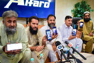 Tindakan berani lima warga Pakistan meredah sungai demi membantu penduduk terkesan dalam insiden kebakaran paip gas di Putra Heights bukan sahaja tular di media sosial, malah mendapat penghargaan rasmi daripada Kedutaan Pakistan di Malaysia. Foto: Bernama