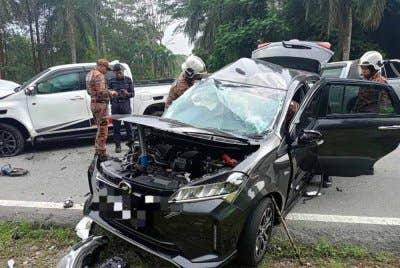 Dalam kejadian kira-kira jam 3 petang itu, mangsa yang berusia 58, disahkan meninggal dunia di lokasi kejadian akibat kecederaan parah.