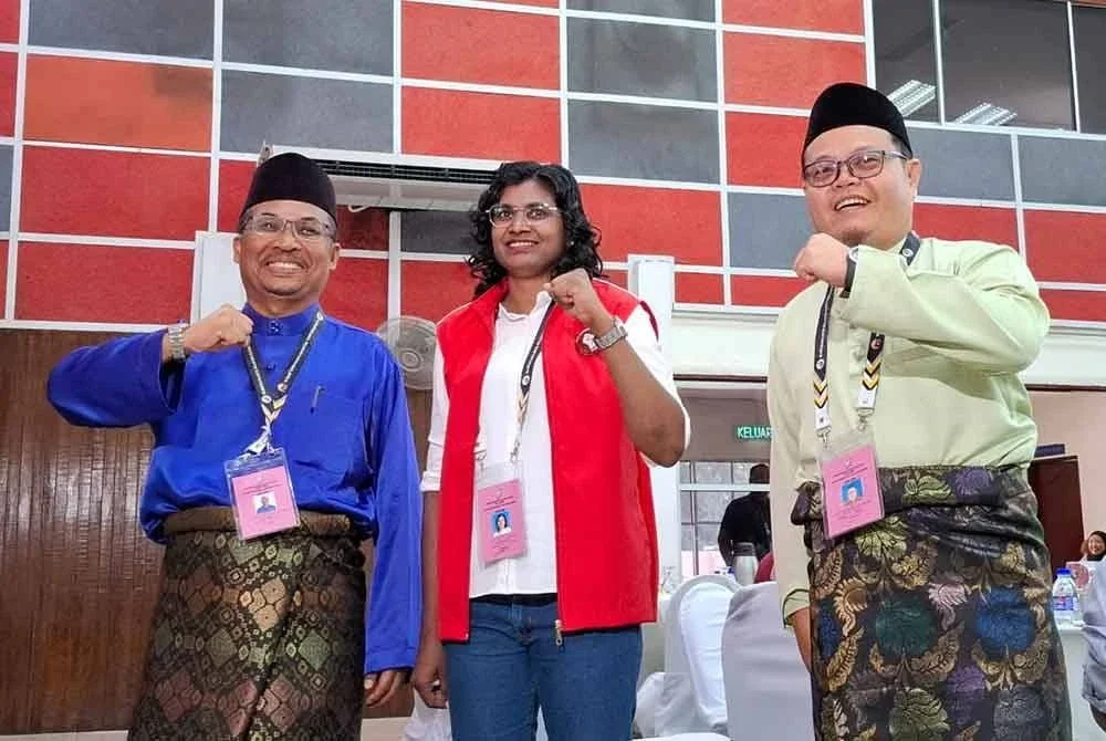 Tiga calon masing-masing dari BN, PN dan PSM sudah selesai menghantar kertas pencalonan bagi pemilihan di kerusi DUN Ayer Kuning di Dewan Merdeka Tapah.