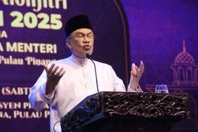 Anwar menyampaikan ucapan ketika menghadiri Majlis Sambutan Aidilfitri Madani 2025 Pulau Pinang di Pusat Konvensyen PICCA @Arena Butterworth pada Sabtu.