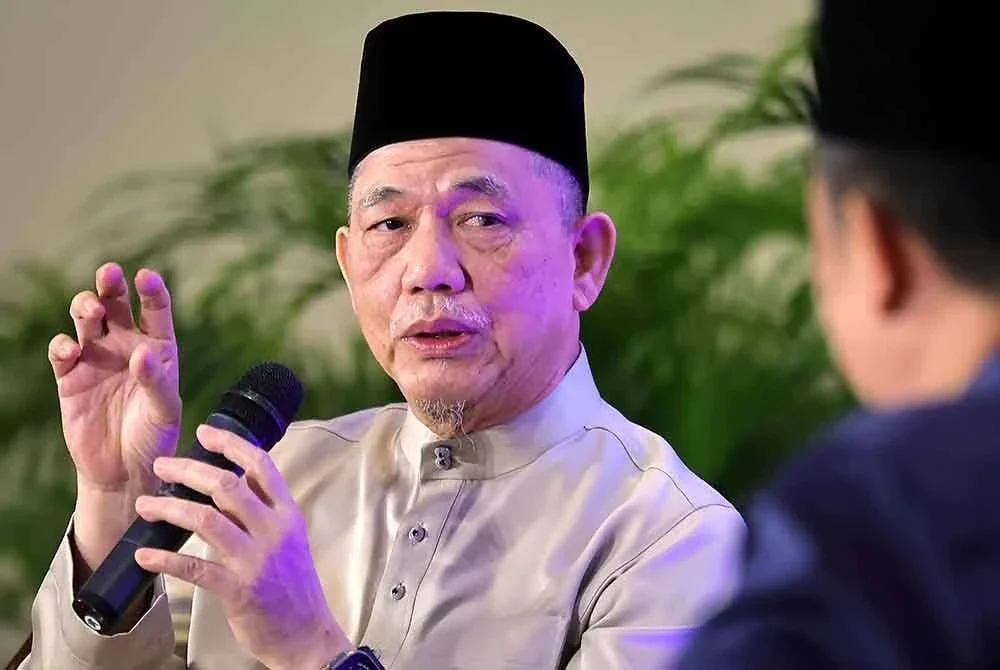 Fadillah dalam sesi Bual Bicara Eksekutif sempena Program Jiwa Komuniti Madani dan Media di Kampung Segedup Kuching, pada Ahad. Foto Bernama