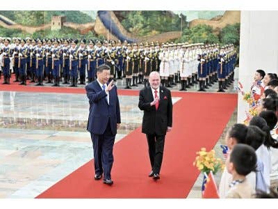 Presiden China, Xi Jinping mengadakan majlis meraikan kedatangan Yang di-Pertuan Agong Sultan Ibrahim yang dalam lawatan negara ke China di Dewan Utara di Dewan Besar Rakyat sebelum perbincangan mereka di Beijing, ibu negara China pada 20 September 2024. (Xinhua/Yin Bogu)