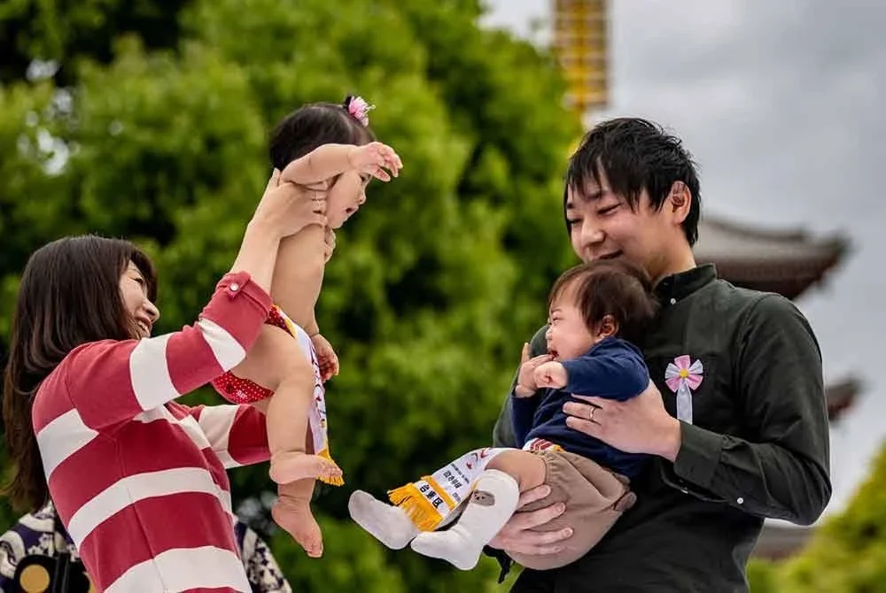 Jepun mengalami kemorosotan kelahiran akibat trend pasangan muda yang kurang menekankan alam perkahwinan. - AFP