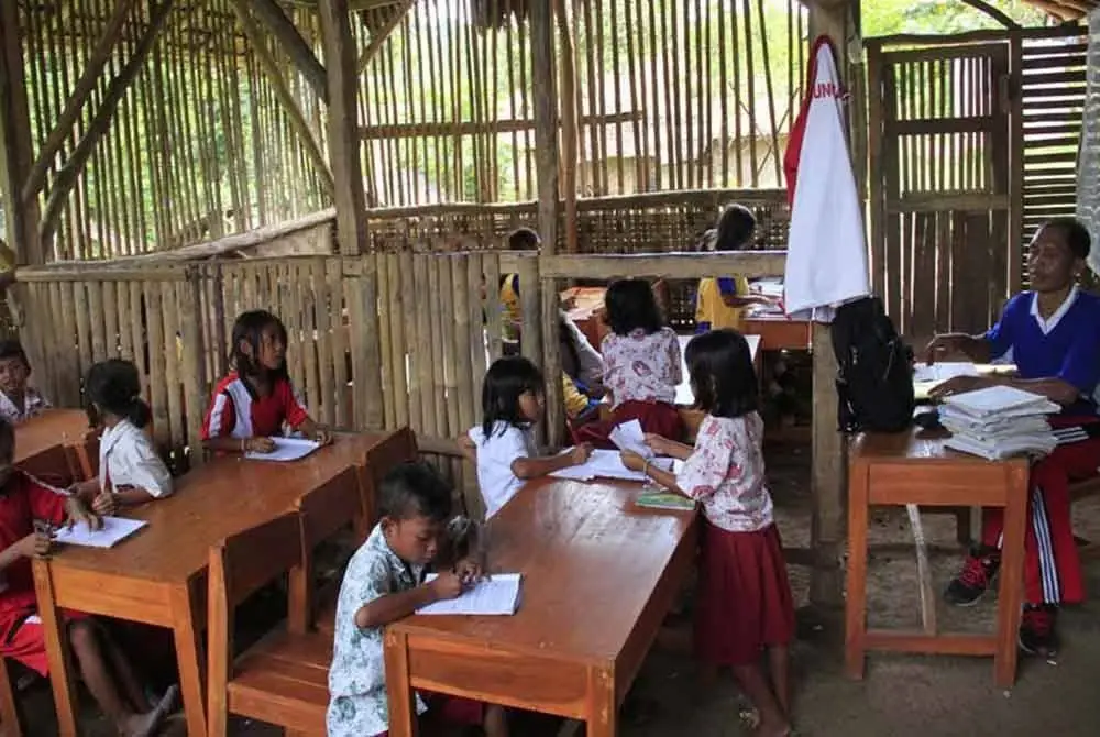 Ia mengutamakan murid dan pelajar daripada keluarga kategori desil satu (fakir miskin) dan desil dua (tingkat ekonomi kurang sejahtera dan miskin).