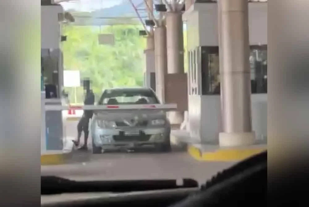 Taktik licik dua lelaki warga Thailand menyeludup petrol ke negara jiran menggunakan kenderaan tempatan sejak lima bulan lalu berjaya ditumpaskanKPDN Kelantan di sekitar Bukit Bunga, di Tanah Merah pada Selasa. Foto KPDN