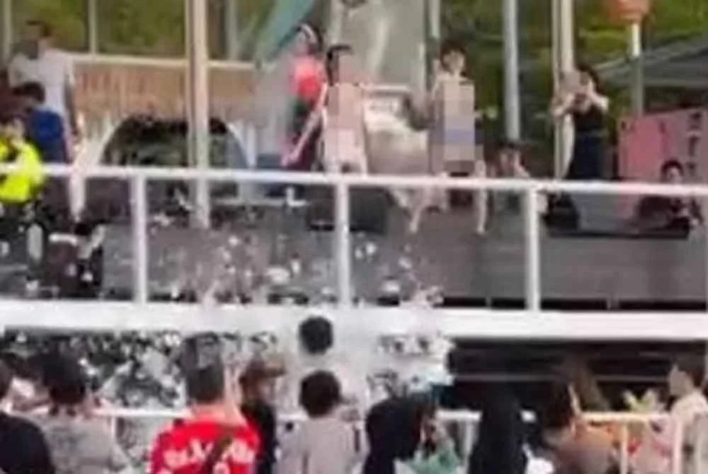 Tular satu klip video di media sosial memaparkan beberapa wanita menari dalam keadaan berpakaian mencolok mata di atas sebuah premis ketika sambutan pesta muzik Songkran baru-baru ini.