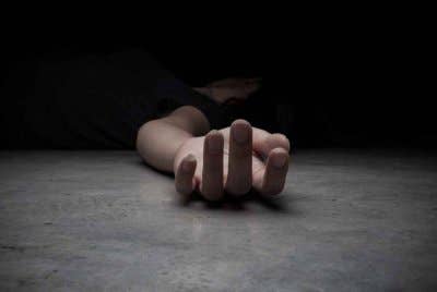 Seorang wanita tergamak menikam anaknya hingga mati kerana mangsa berbohong tentang keputusan ujian di sekolah. Gambar hiasan