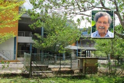 Keadaan gerai di Kompleks Pasar Awam Batu Feringghi yang terbiar kosong. Gambar kecil: Mohideen