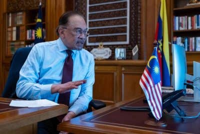 Anwar berbual dengan Ishiba menerusi panggilan telefon pada Rabu. Foto FB Anwar