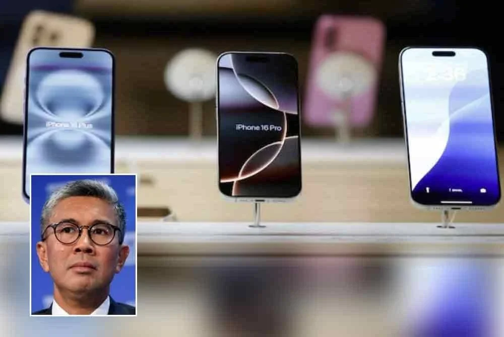 Pengguna iPhone di seluruh dunia mungkin perlu bersedia untuk menghadapi kenaikan harga yang ketara ekoran keputusan tarif oleh Trump. Foto Agensi, gambar kecil: Tengku Zafrul