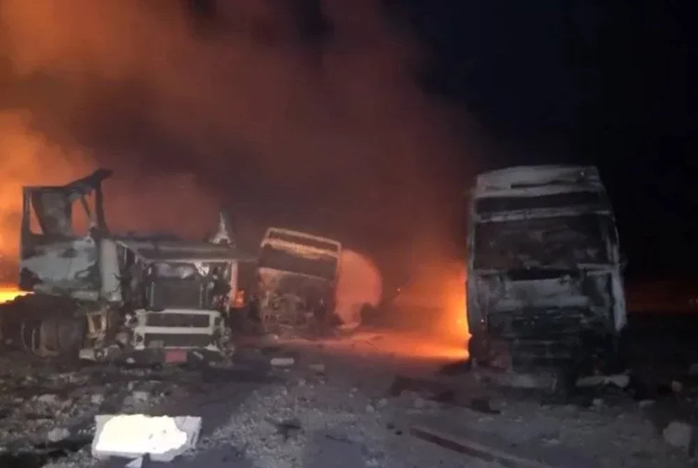 Antara kenderaan yang terbakar dalam serangan berkenaan. Agensi