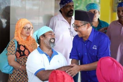 Mohamad Yusri terus menerima sokongan positif daripada pengundi dalam siri kempen PRK DUN Ayer Kuning.