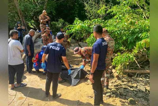 Mayat mangsa ditemui kira-kira jam 10 pagi iaitu empat kilometer dari PTPK dibuka. Foto Ihsan PDRM