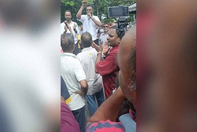 Umagandhan berucap dalam perhimpunan aman di Taman Sri Muda, Shah Alam pada Ahad.