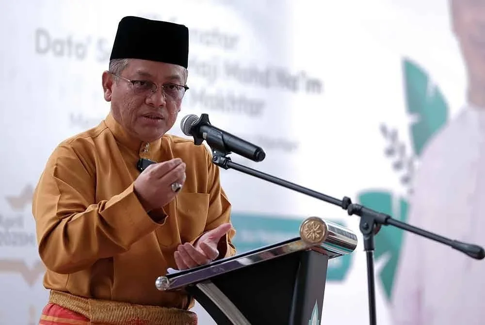 Menteri di Jabatan Perdana Menteri (Hal Ehwal Agama) Datuk Dr Mohd Na’im Mokhtar berucap pada Majlis Sambutan Aidilfitri YAPEIM dan Perasmian Ibu Pejabat YAPEIM yang baharu di Menara Ochre @ Alamanda Putrajaya hari ini.
