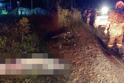 Mangsa maut selepas motosikal ditunggangnya bertembung dengan Perodua Viva dalam kejadian di Kilometer 21 Jalan Beaufort-Menumbok di Kampung Nukahan, Beaufort.