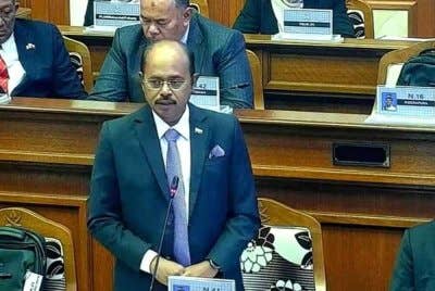 Razali ketika menjawab soalan tambahan Tat Chee yang mencadangkan penghadang ditinggikan untuk memastikan keselamatan kepada pengguna jalan raya sekiranya terbabit dalam kemalangan.