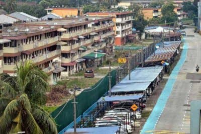 KL City Gateway memaklumkan, lapan blok flat di kawasan tersebut telah usang dan tidak selamat, selain terbiar berikutan penghuni telah berpindah ke rumah transit yang disediakan.