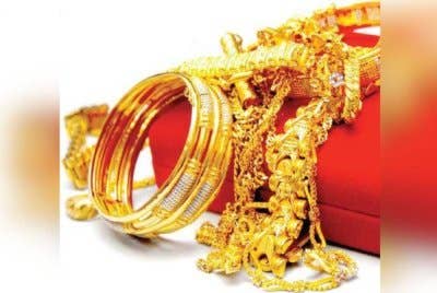 Kenaikan lebih 2.3 peratus pada harga emas pada Isnin itu dipacu oleh kebimbangan pelabur terhadap kemungkinan konflik perdagangan antara dua kuasa ekonomi terbesar dunia terus memuncak.