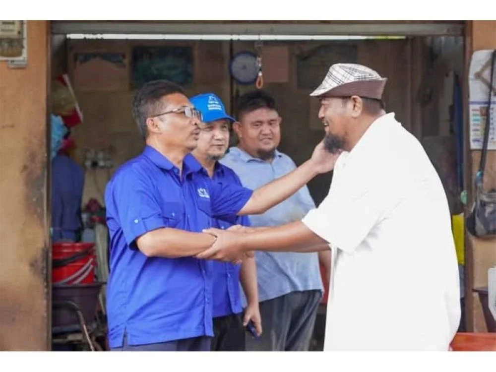 Kemesraan Ustaz Yusri bersama penduduk menjadikannya sebagai calon pilihan untuk memenangi PRK DUN Ayer Kuning.  