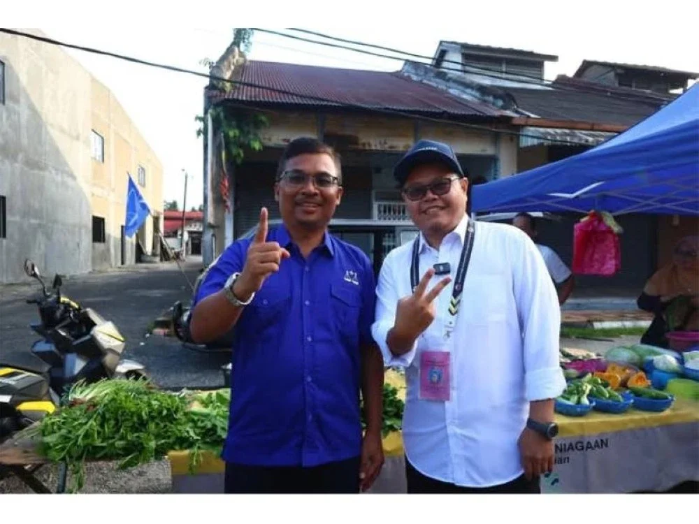 Persaingan yang jelas dan positif melibatkan dua calon dari BN dan PN bagi PRK DUN Ayer Kuning. 