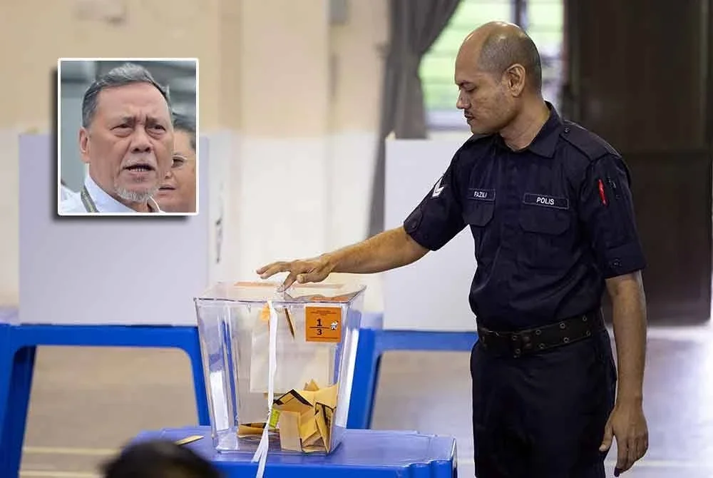 SPR menyasarkan lebih 70 peratus pengundi keluar mengundi pada PRK DUN Ayer Kuning, Sabtu ini. Gambar kecil: RAMLAN