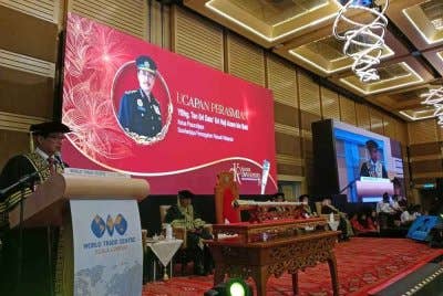 Azam ketika menyempurnakan Majlis Konvokesyen Pegawai Integriti Bertauliah Ke-11 Tahun 2025 di Dewan Tun Dr Ismail, Pusat Dagangan Dunia (WTC) pada Selasa.