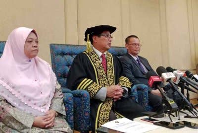 Azam dalam sidang akhbar selepas Majlis Konvokesyen Pegawai Integriti Bertauliah Ke-11 Tahun 2025 di Dewan Tun Dr Ismail, WTC, Kuala Lumpur pada Selasa.