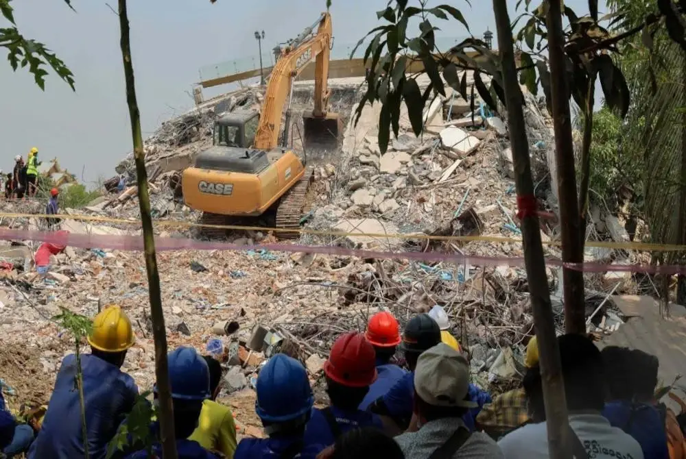 Runtuhan kondominium Sky Villa di Mandalay susulan gempa bumi Myanmar ragut 103 nyawa, 52 diselamatkan, dan 114 masih hilang. Foto Agensi