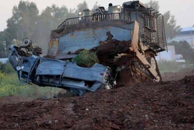 Kenderaan pemusnah digelar Robdozer yang boleh dikendalikan secara jarak jauh.