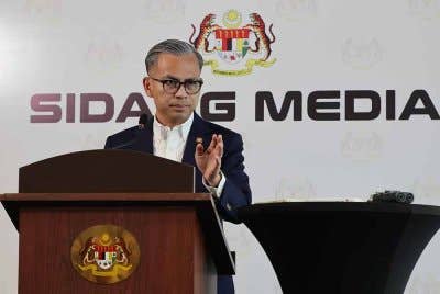 Fahmi ketika sidang media mingguan Kabinet di Kementerian Komunikasi pada Rabu. Foto Bernama