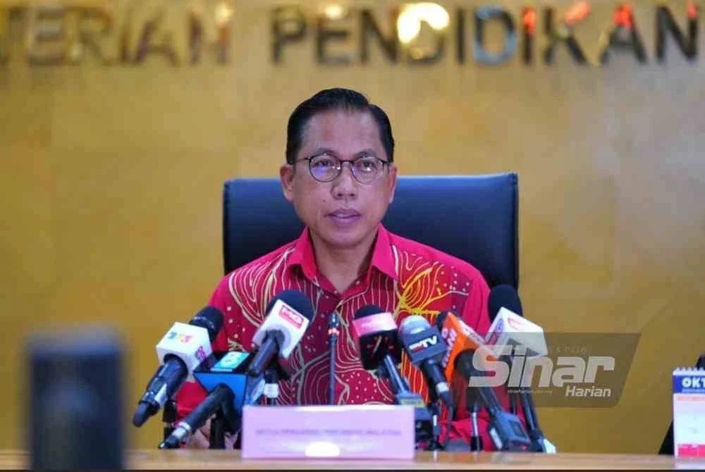 Ketua Pengarah Pendidikan Malaysia, Azman Adnan bercakap dalam sidang akhbar pengumuman keputusan Sijil Pelajaran Malaysia (SPM) 2024 di sini pada Khamis. Foto Sinar Harian-MOHD HALIM ABDUL WAHID