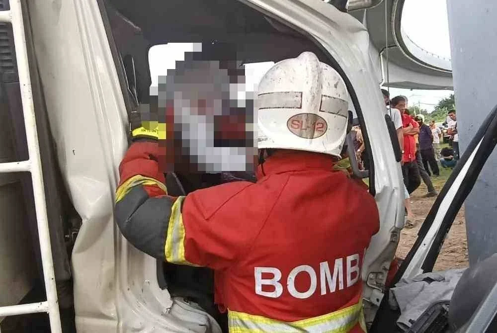 Tidak berhenti di lampu isyarat yang sudah bertukar merah punca dua dilaporkan maut dalam kemalangan