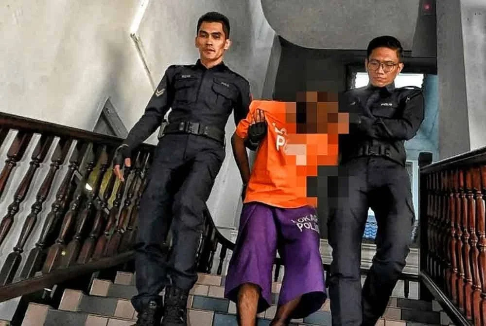 Suspek berusia 31 tahun (tengah) disyaki melakukan kegiatan ragut berjaya ditahan pada petang Rabu.