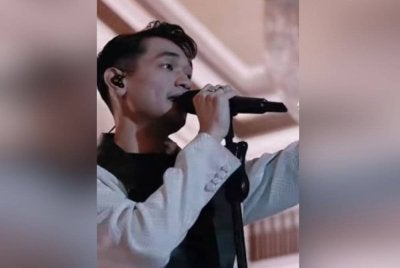 Afgan mendendangkan beberapa lagu pada majlis berkenaan.