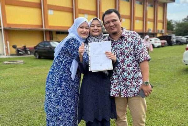 Anak kedua Menteri Pendidikan, Fadhlina Sidek berjaya memperoleh keputusan cemerlang 8A dalam SPM 2024. Foto: Facebook Fadhlina Sidek