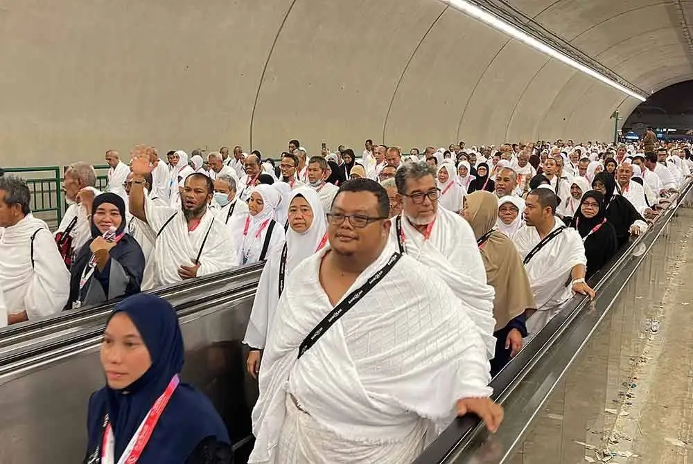 Jemaah haji Malaysia diminta memuat turun aplikasi MyBorderPass dan membuat pendaftaran maklumat perjalanan bagi melancarkan penggunaan pintu automatik. Gambar hiasan