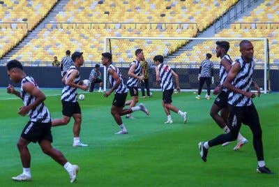 Pemain pasukan Sri Pahang FC melakukan sesi latihan rasmi sempena Perlawanan Akhir Unifi Piala Malaysia 2024-2025 di Stadium Nasional Bukit Jalil. Foto Bernama